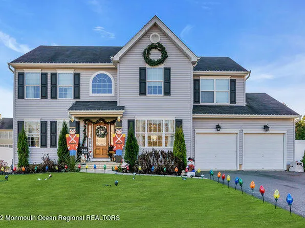 17 Cape Cod Avenue, Barnegat, NJ 08005