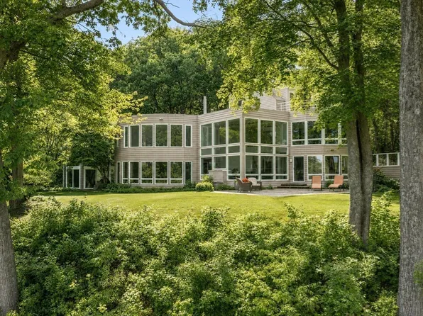 389 River Rd, Carlisle, MA 01741