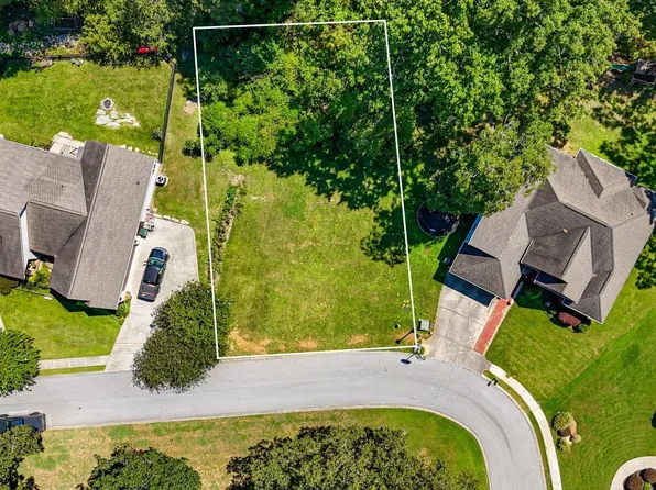 95 Avenue Of The Oaks, Rock Spring, GA 30739