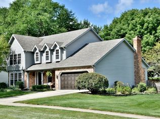 2401 Remington Dr, Naperville, IL 60565