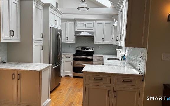 3rd image of 12 Mayflower Rd