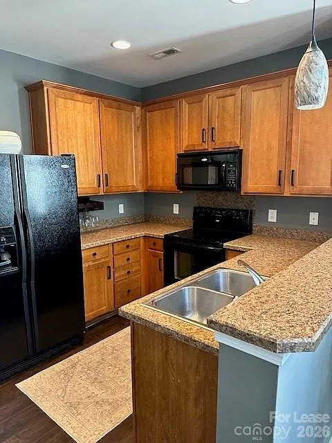 3 bed, 2.5 bath, 1286 sqft, $1,625 — Photo 2