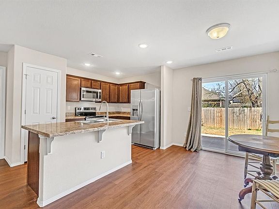 5th image of 406 Sagebrush Ave