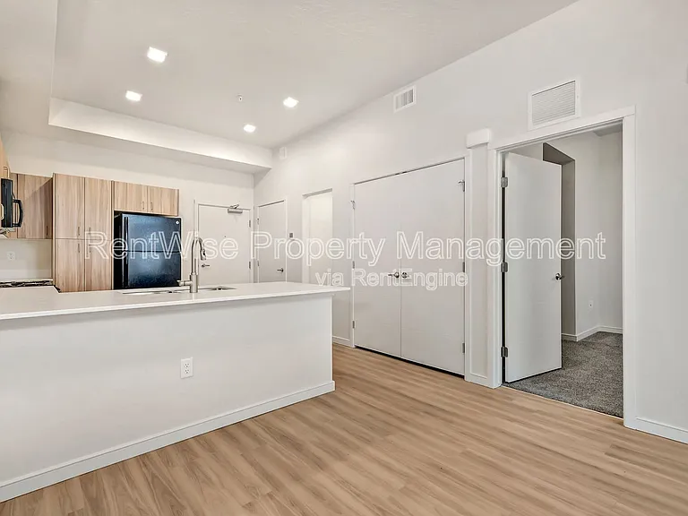 Parkway Apartments — Photo 39