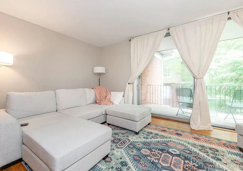 1 bed, 637 sqft, $1,365 — Photo 3