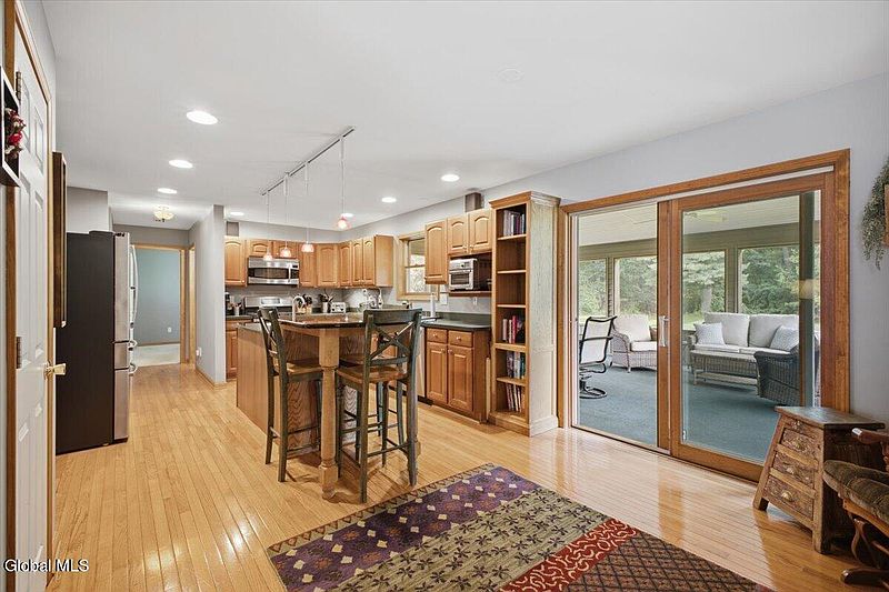 5th image of 75 Farr Lane