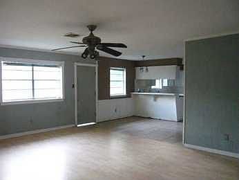 4th image of 1209 Deepwood Dr