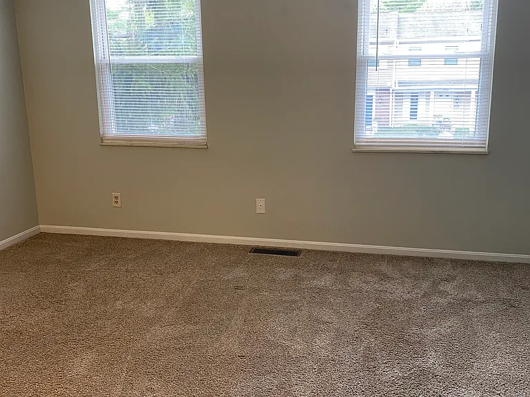 2930 Millbank Row — Photo 33