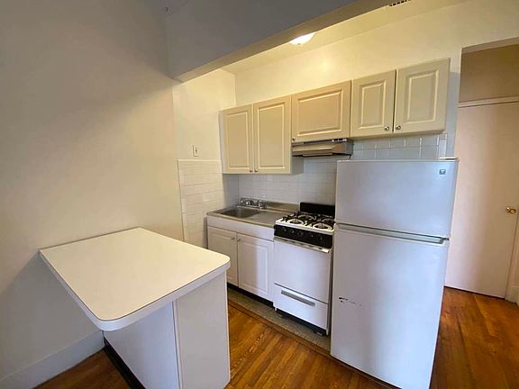 5th image of 33 W 76th St #33