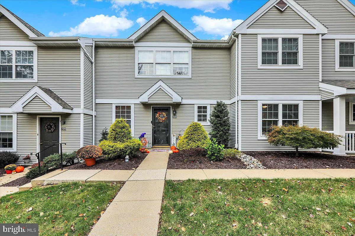 120 Laurel Ct photo 1