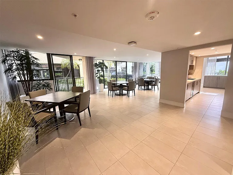 859 Jeffery St #1040 — Photo 39