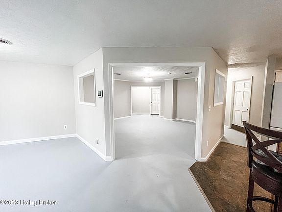 3rd image of 4867 Plum Creek Rd