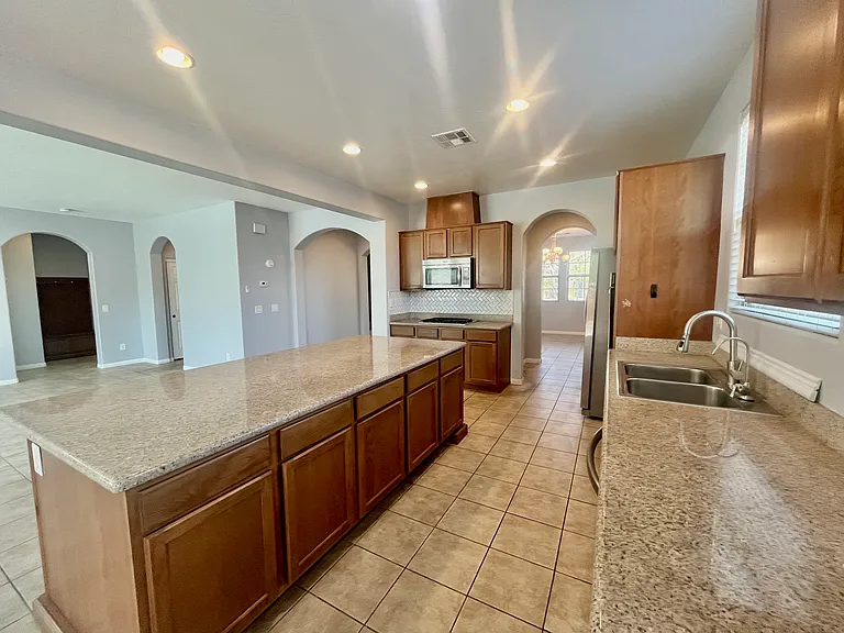 576 Glassford Ct — Photo 14