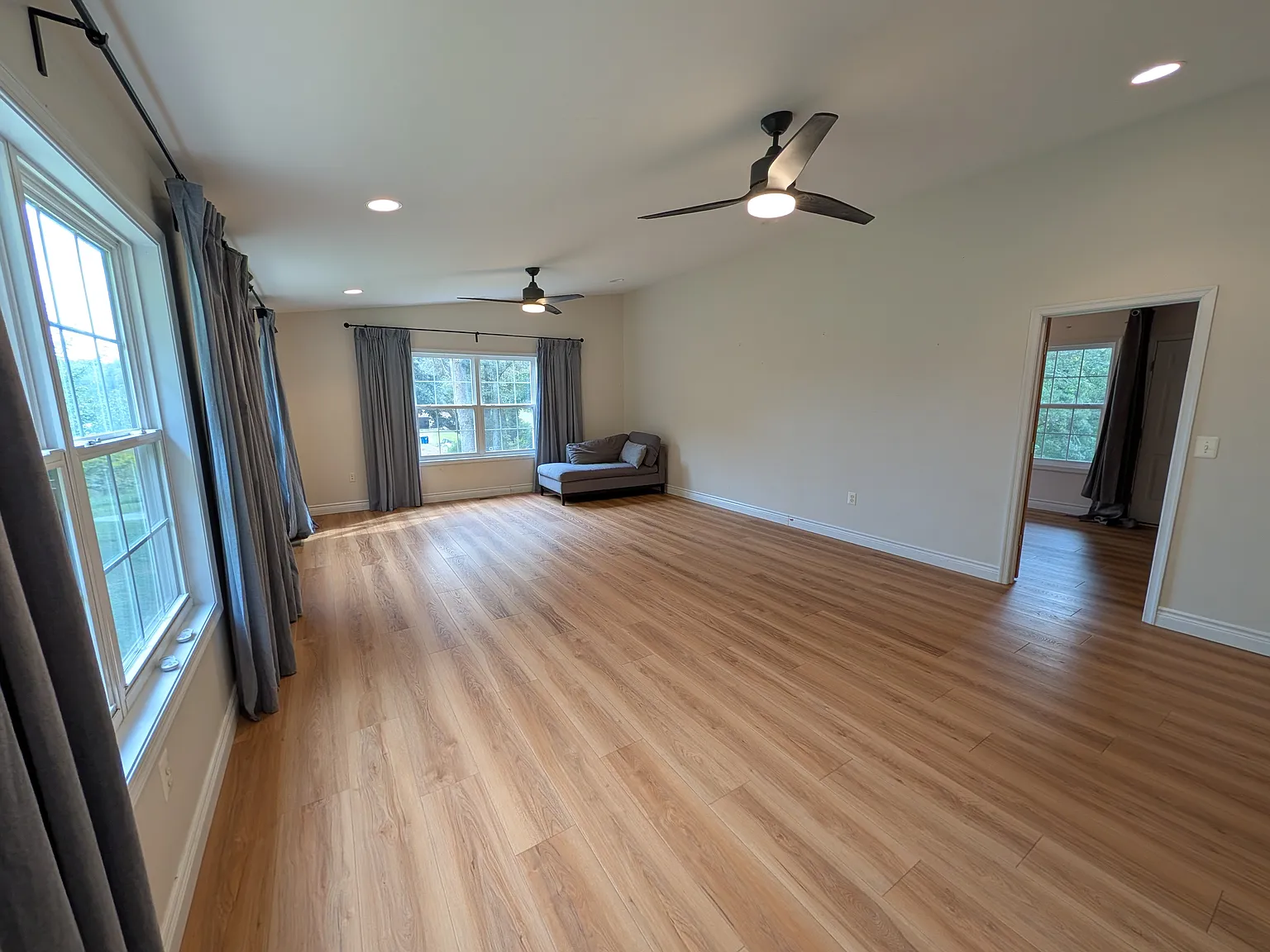 15951 Colwell Dr — Photo 2