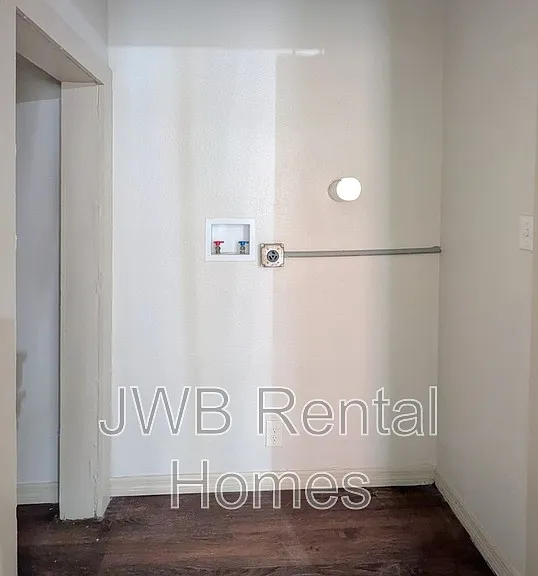 1445 Ionia St — Photo 14