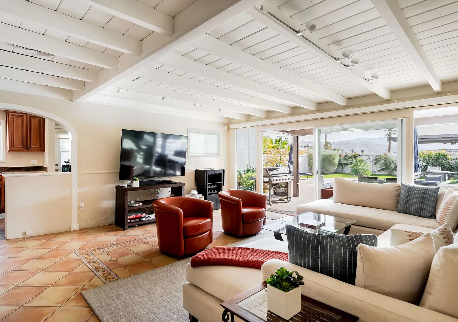4BR Palm Springs Pool Villa w Casita & Spa — Photo 2