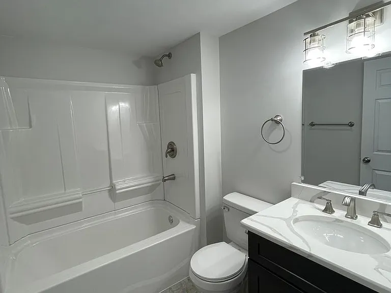 227 E Lee St #B — Photo 11