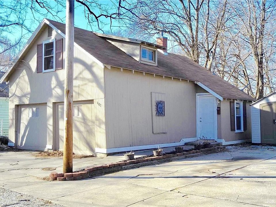 2nd image of 402 Webster St