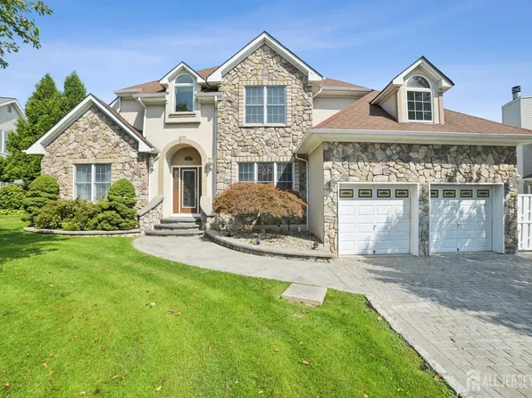 62 Morris Ct, South Amboy, NJ 08879