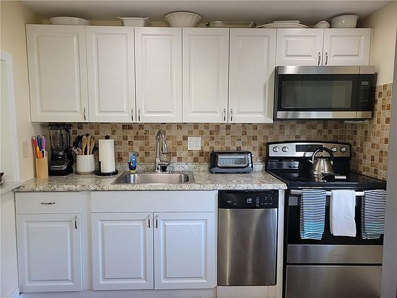 4th image of 601 NW 78th Terrace #103