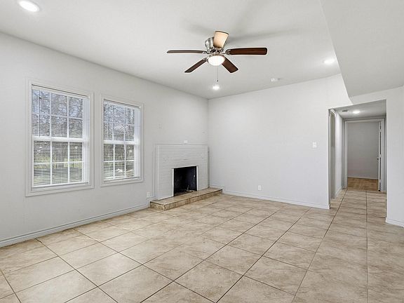 5th image of 709 N Chandler Ave