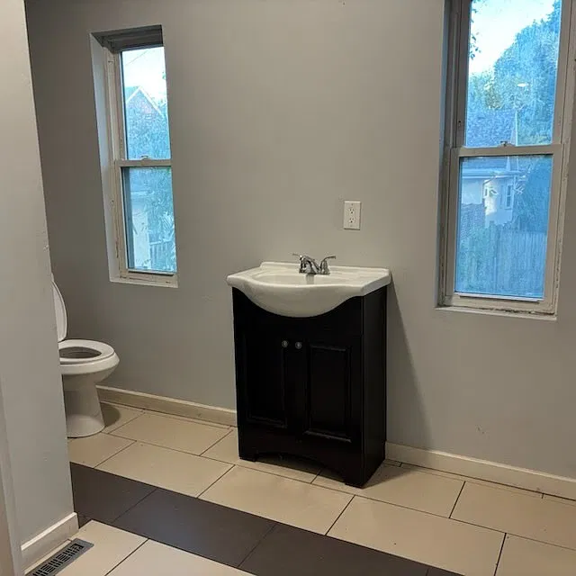 210 N Mersington Ave — Photo 4