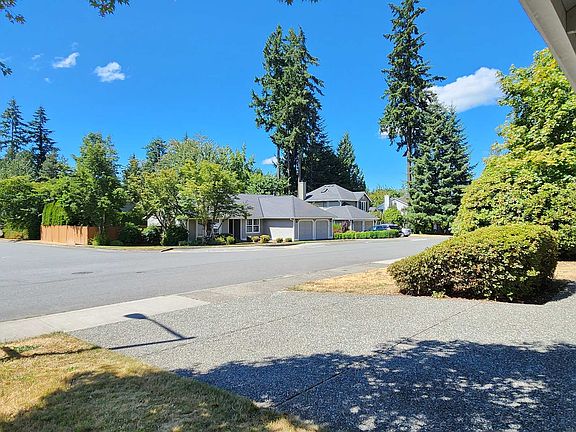 5th image of 2800 235th Pl NE