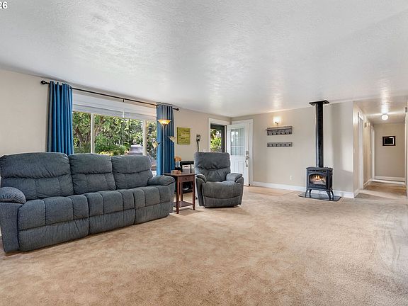 3rd image of 1211 Sandy Ln