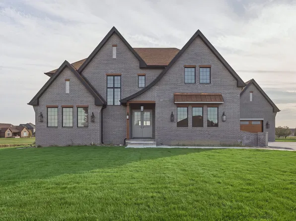 8737 Silver Maple Cv, Saint John, IN 46373