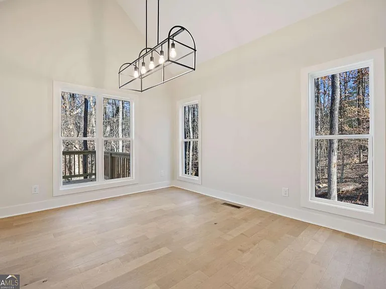 360 Ansley Dr — Photo 11
