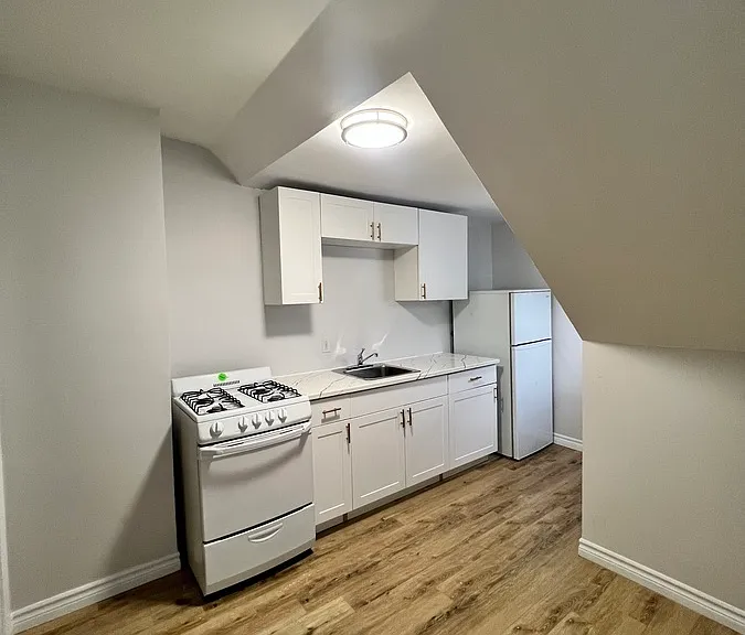 533 Church St #9 — Photo 5