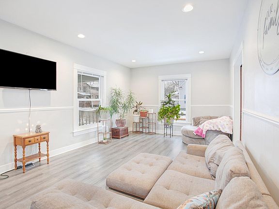 3rd image of 501 N Vine St