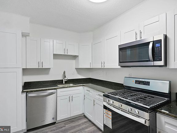 3rd image of 1300 Army Navy Dr APT 1006