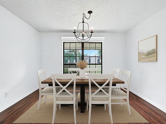 3rd image of 305 Amoret Cir