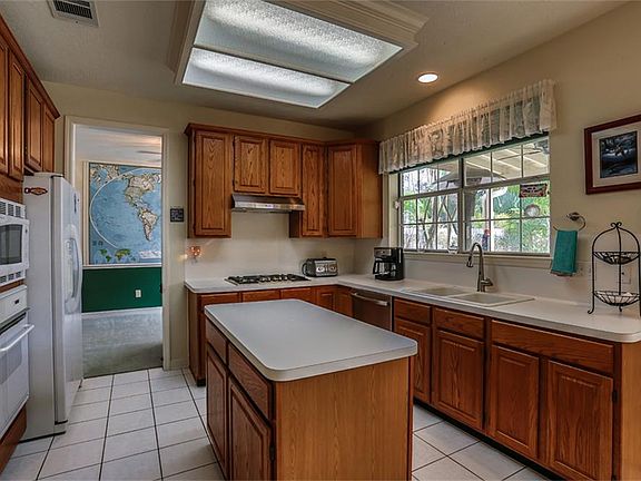5th image of 2121 Autumn Cove Dr