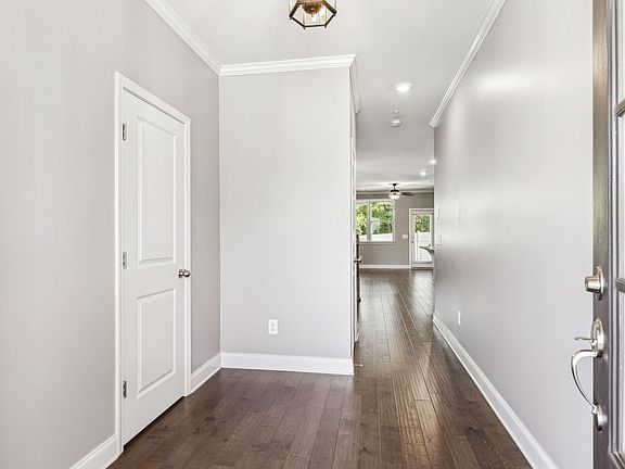 4th image of 3109 Sassafras Ln