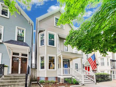 2245 W Melrose St, Chicago, IL, 60618