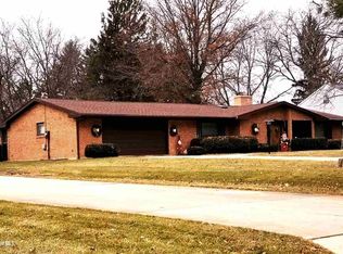 1332 Ridgefield Rd, Freeport, IL 61032