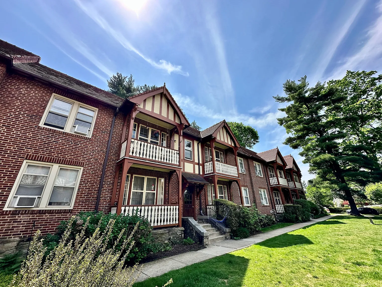 Metropolitan Windermere Court — Photo 1