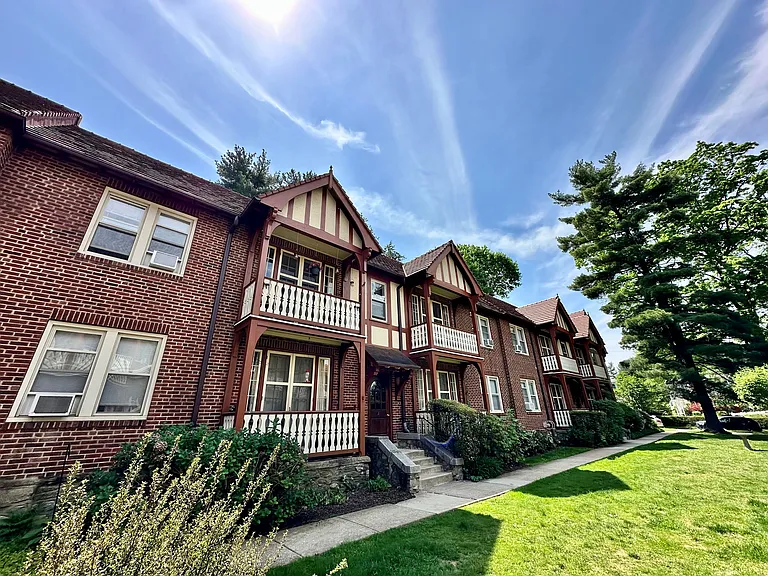 Metropolitan Windermere Court — Photo 1