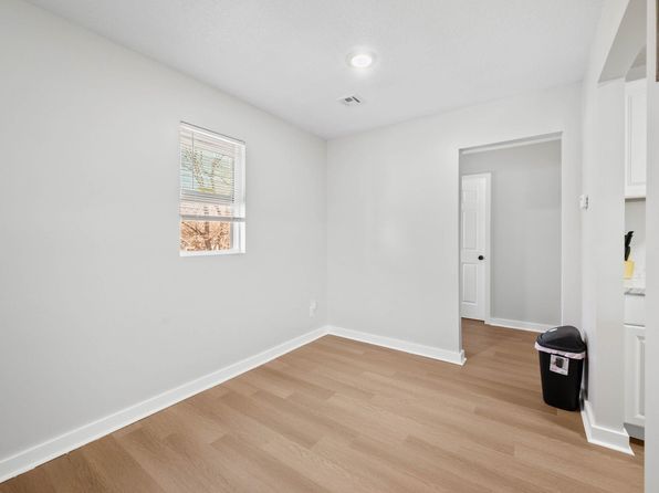 wichita-kansas-2062429182 picture