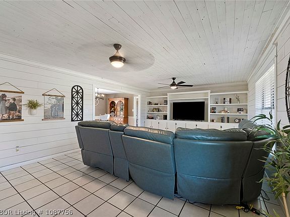 4th image of 1343 Richmond Rd