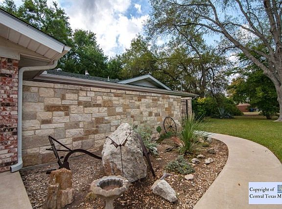 4th image of 1356 River Acres Dr