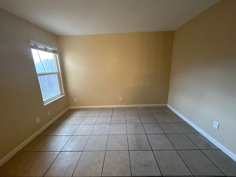 2104 Sharon Way — Photo 15