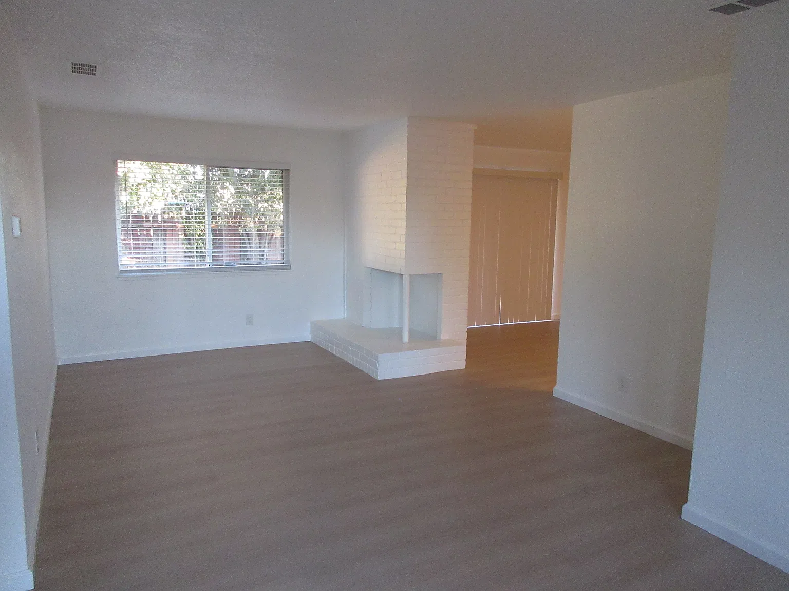 3 bed, 1184 sqft, $2,400 — Photo 3