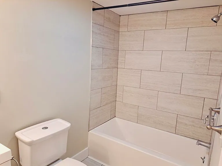 2046 Hartford Ave #5 — Photo 9