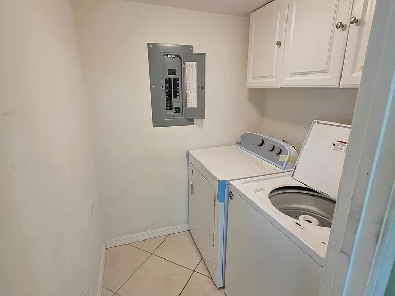 227 Kettering Ct — Photo 12