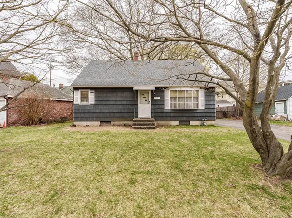 14 Ladd St, Holyoke, MA 01040