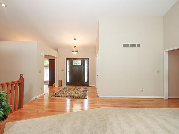 3rd image of 7952 Chestershire Dr