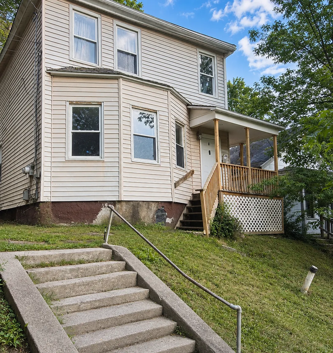 3 bed, 1400 sqft, $1,695 — Photo 1